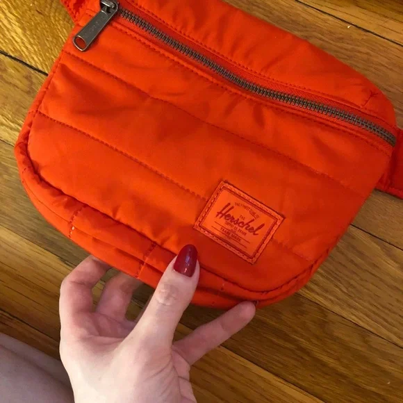 Herschel Fifteen Hip Pack Quilted Fiery Red - Picture 3 of 9